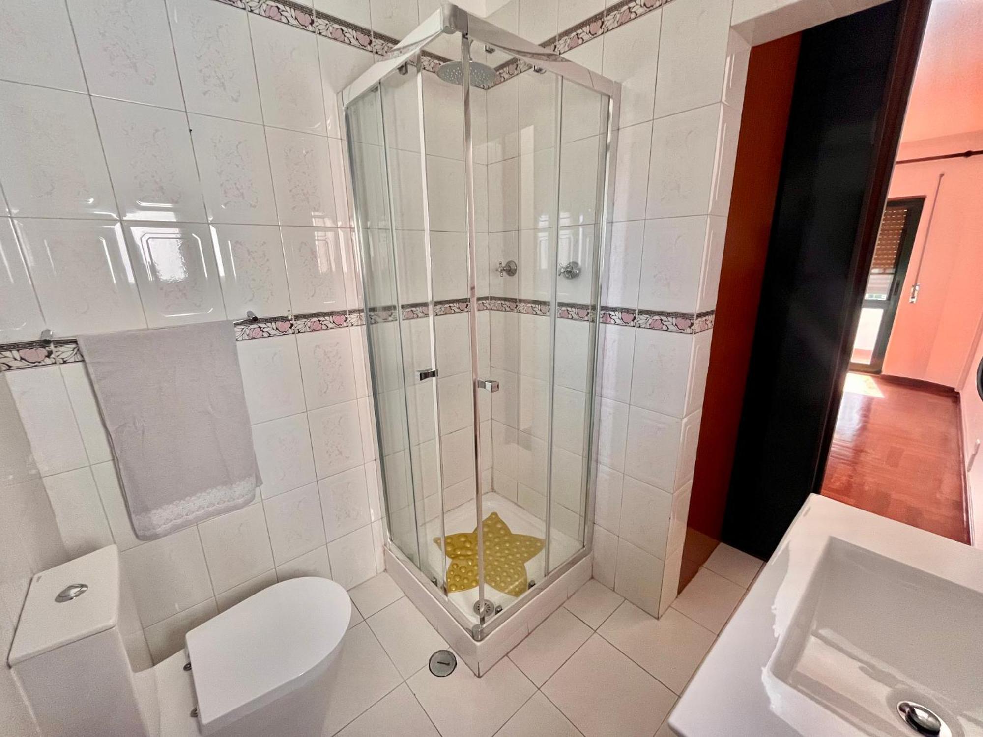 Apartament Quarto Boa Localizacao Com Cozinha E Casa De Banho Caparica Zewnętrze zdjęcie