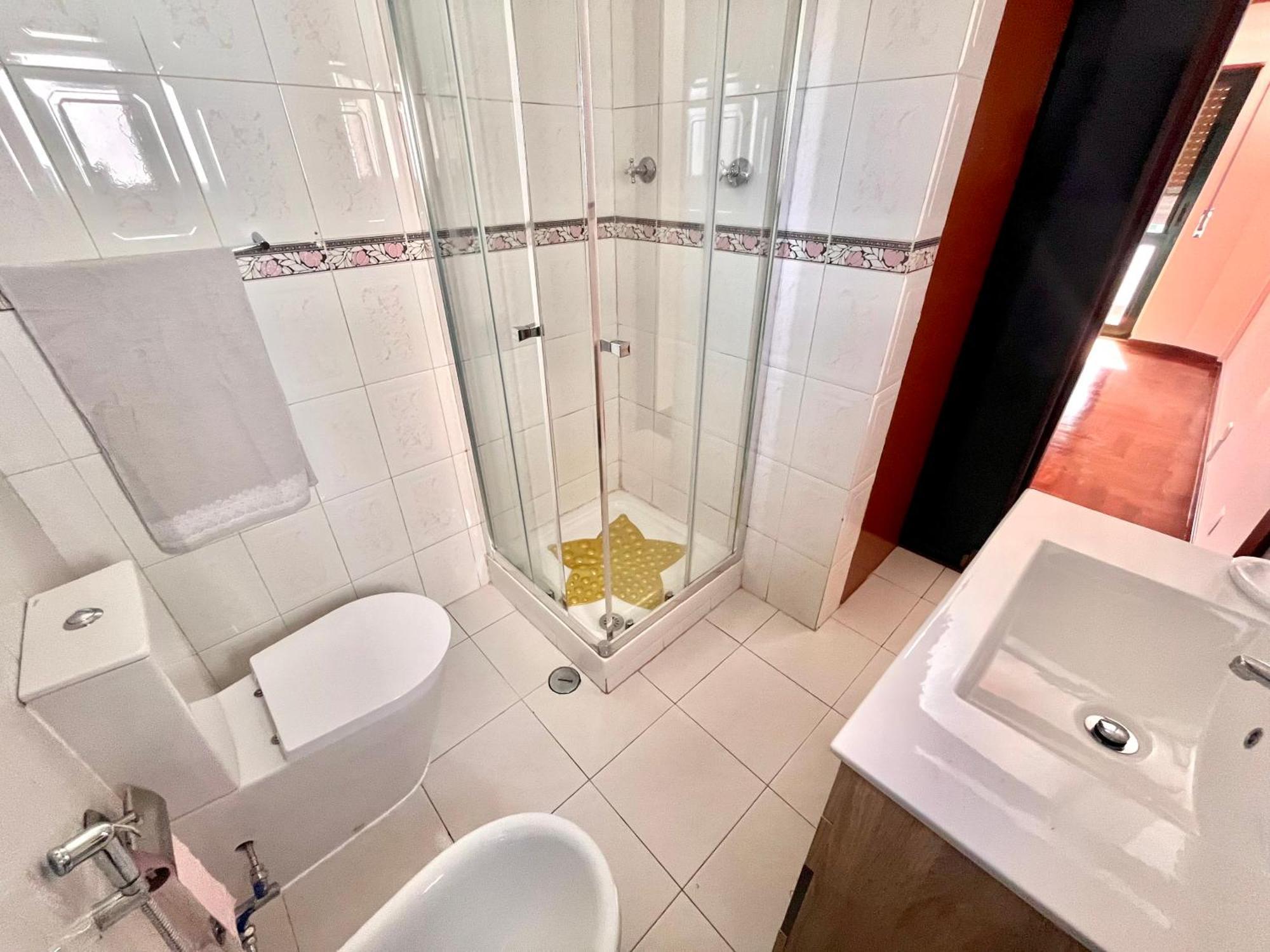 Apartament Quarto Boa Localizacao Com Cozinha E Casa De Banho Caparica Zewnętrze zdjęcie